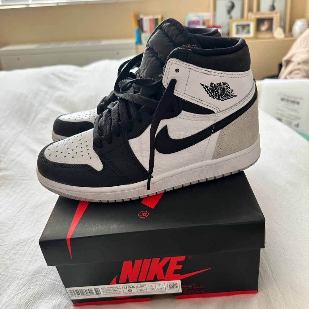 Nike Air Jordan 1 Retro High OG - Picture 6 of 9